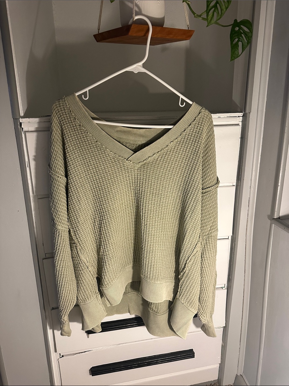 American Eagle Outfitters Lightweight V-Neck Waffle Sweater in Sage